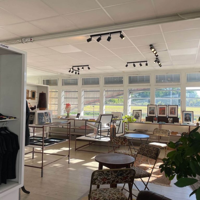 Extension du café dans la boutique